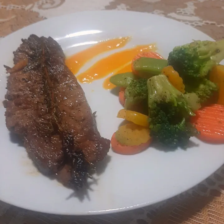 Snapdishの料理写真:Steak|Qurratさん