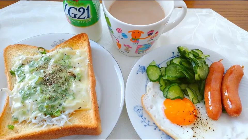 3/20の朝食☀️🍴
しらす&チーズトースト|卯月さん