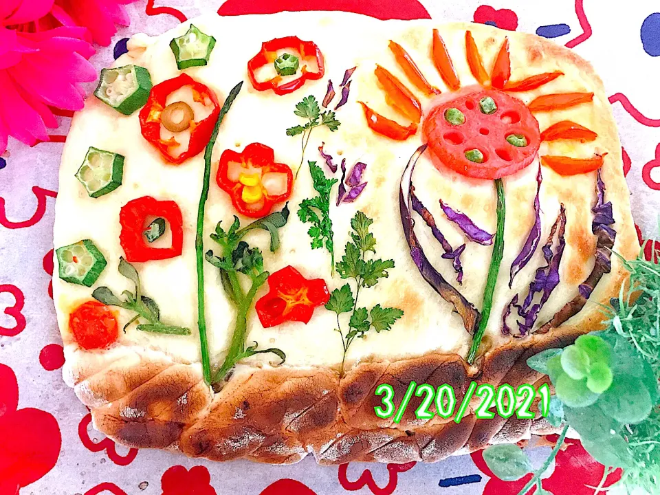 Snapdishの料理写真:＊いちご＊さんの料理 🌼初チャレンジ‼️⭐️フラワーフォカッチャ🪴🌷🪴🌼|🌼はなちゃん🌼さん