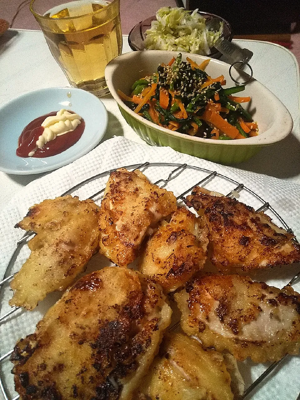 今日の晩御飯
※揚げ焼き胸肉
※人参とほうれん草の塩こうじ炒め
※酢キャベツ
※ハイボール|れあMIXさん