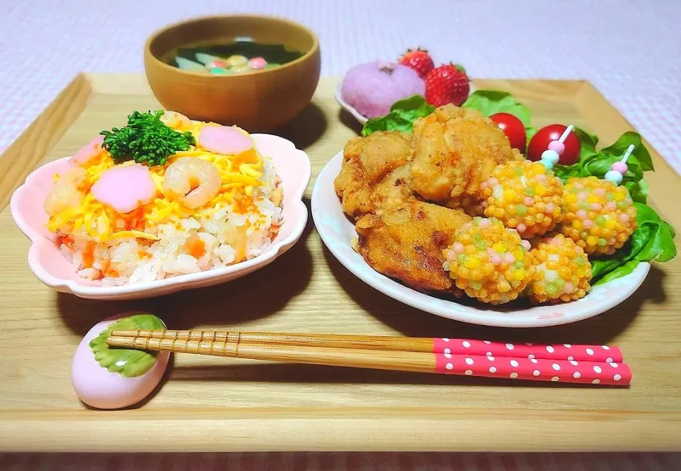 Snapdishの料理写真:❁ほぼカニちらし寿司
❁塩糀唐揚げ&はんぺんあられ揚げ
❁わかめとたけのこのお吸い物
❁桜餅&いちご|みかんちょこさん