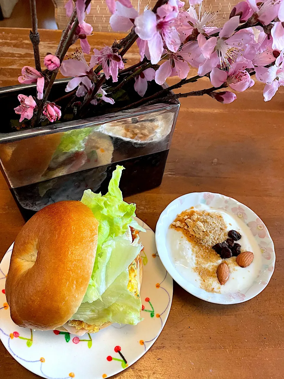 Snapdishの料理写真:ベーグルサンド🥯少しのイーストでゆっくり発酵パン|パンプキンさん