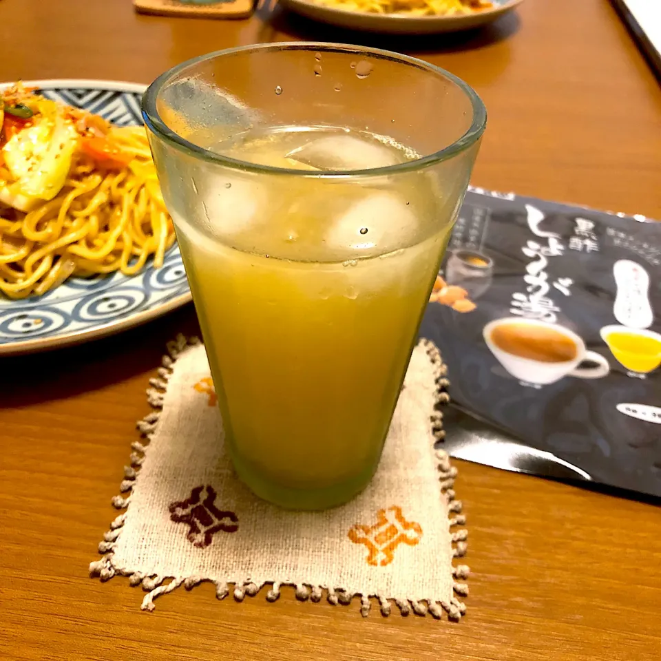 Snapdishの料理写真:黒酢しょうが湯の炭酸割り|mikochieさん