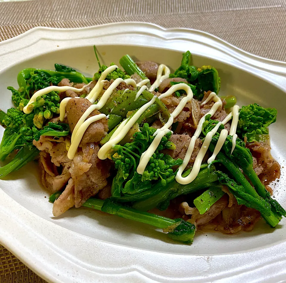 まりおさんの料理 菜の花と豚のしょうが焼き|ぽっちさん