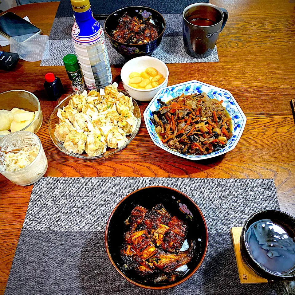 鰻丼、焼売、切り干し大根の煮付け、常備菜、漬物|yakinasuさん