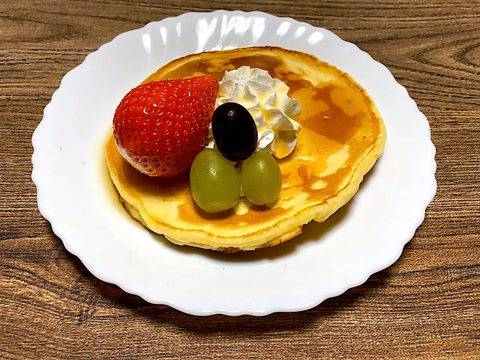 パンケーキ🥞旦那がパックごと落として割れた卵を使って😂|acoさん