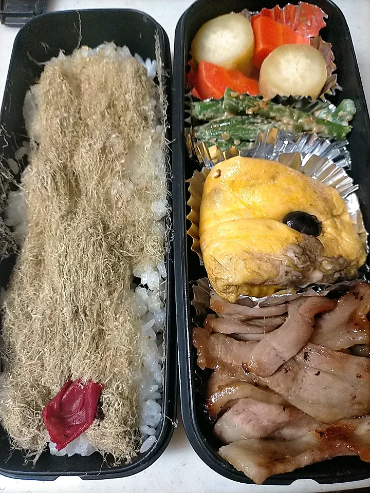 豚バラ焼き弁当
★黒豆チーズ卵焼き
★インゲン胡麻和え
★さつまいも・人参蒸し|芽亜里さん