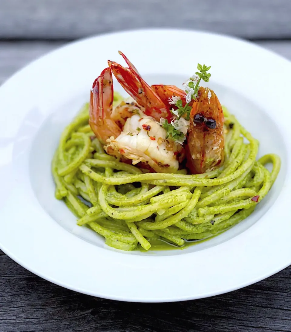 Basil pesto pasta with grilled prawns|12Dragonさん