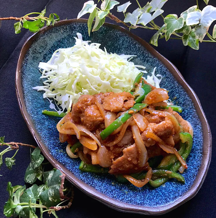 🍚🥢ヤバイおかず⚠️味噌漬け豚肉と🫑🧅ピーマン玉ねぎ炒め🍚🥢|Hollyさん