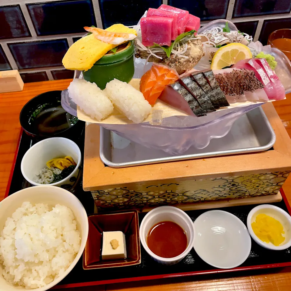 Snapdishの料理写真:海の玉手箱定食|T. Wonderさん