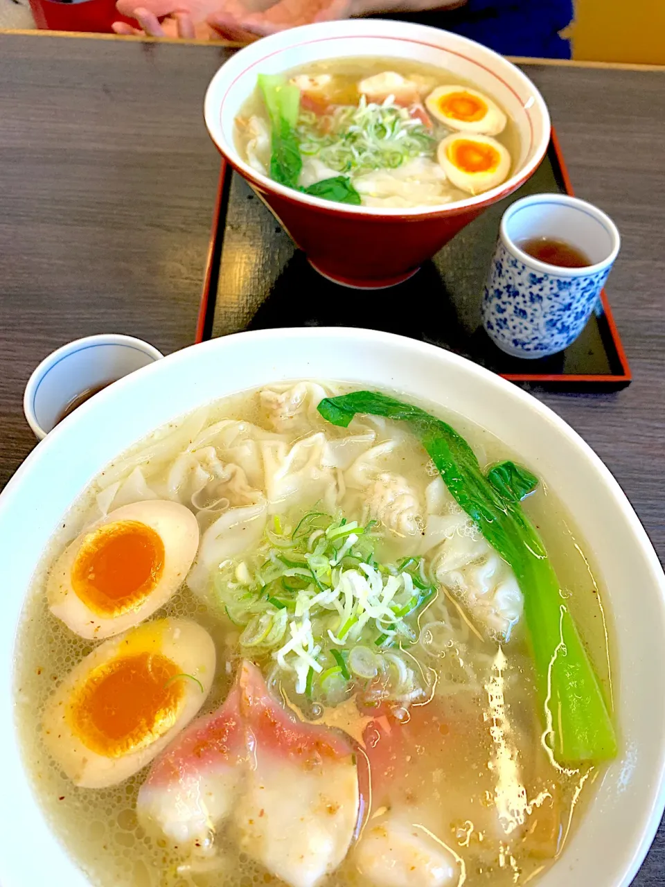 北寄塩ラーメンワンタントッピング　大盛りと普通盛り|きらさん