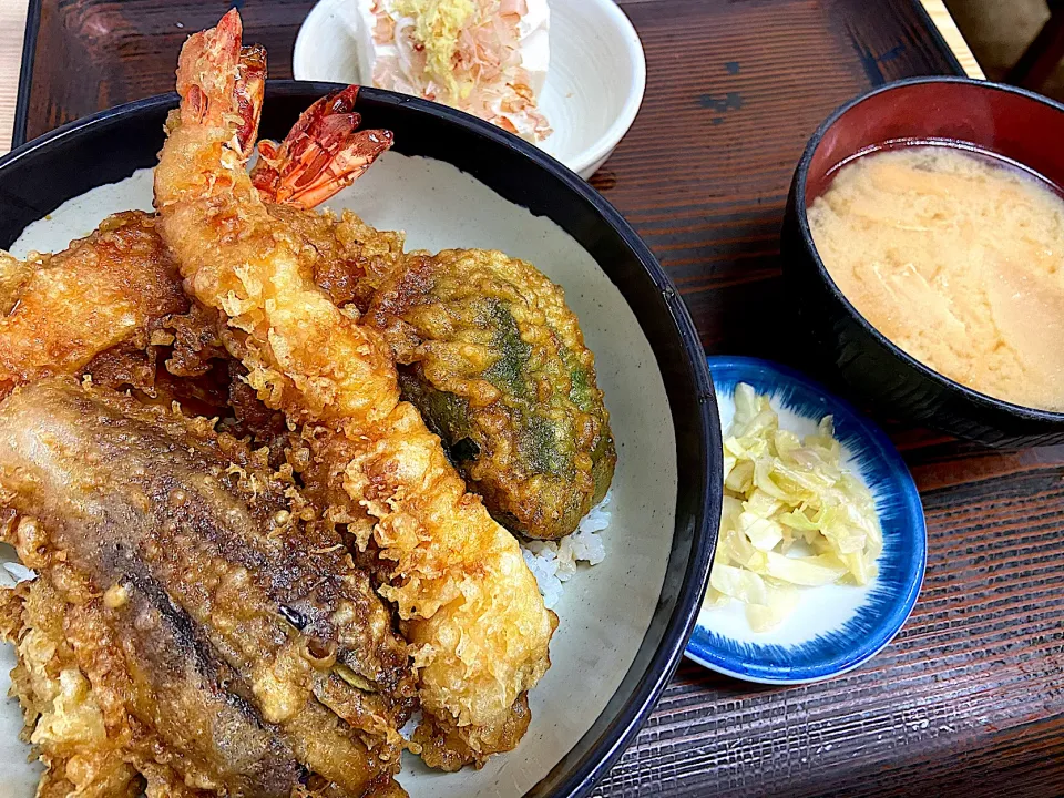 老舗の定食屋さんで　海老天丼|須佐 浩幸さん