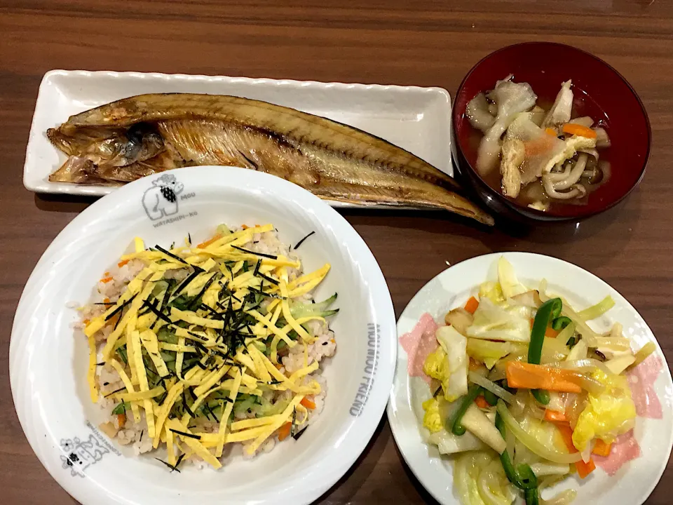 ちらし寿司 野菜炒め きのこと根菜の味噌汁 ほっけの干物|おさむん17さん