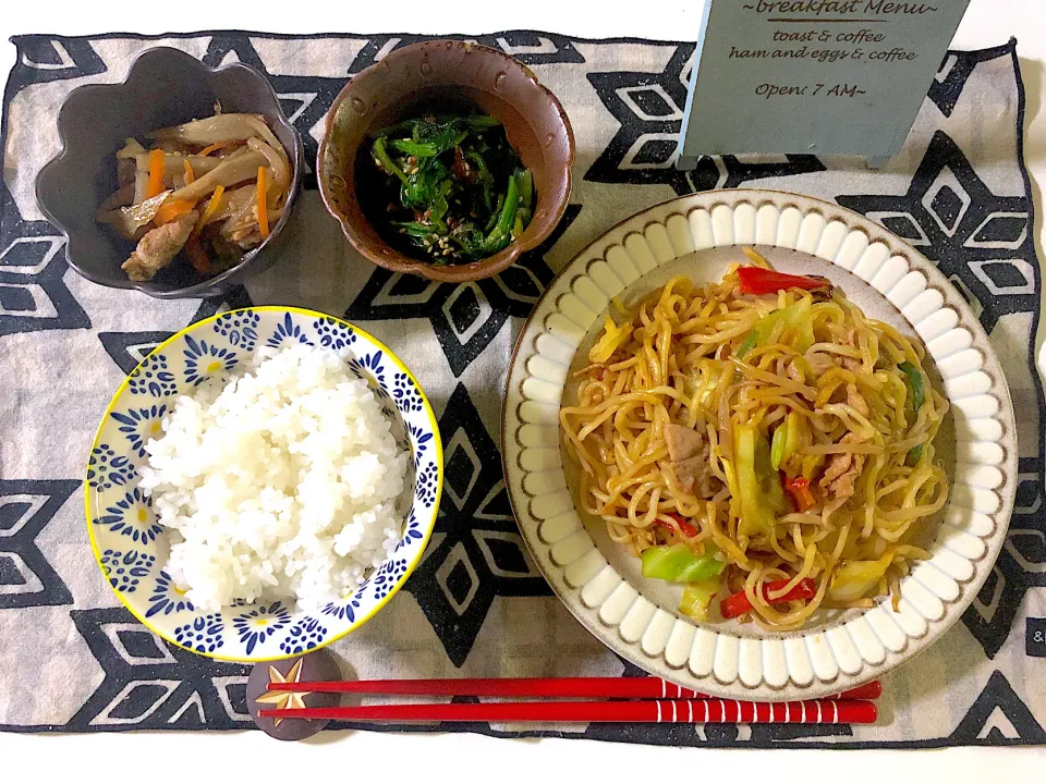 Snapdishの料理写真:✳︎中華風焼きそば✳︎きんぴらごぼう✳︎ほうれん草の胡麻和え|syamさん