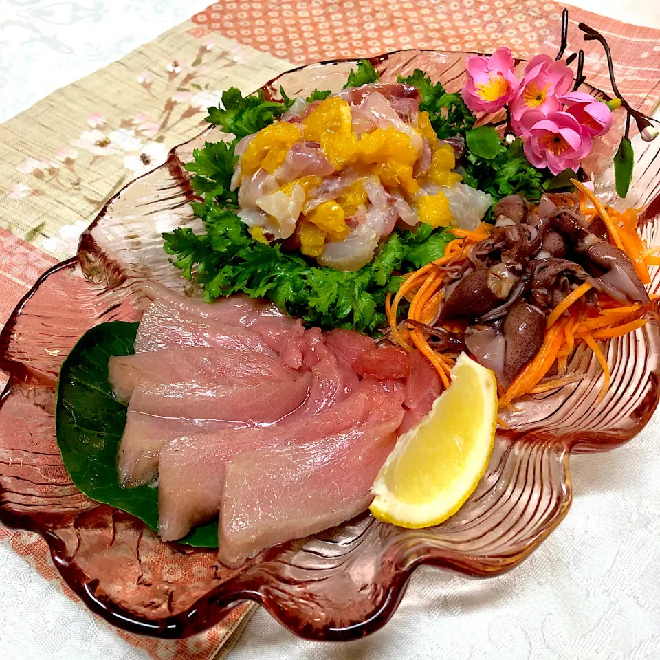 マグロ大トロ＊鯛昆布締めオレンジ🍊ホタルイカ人参ピクルスか|henryさん