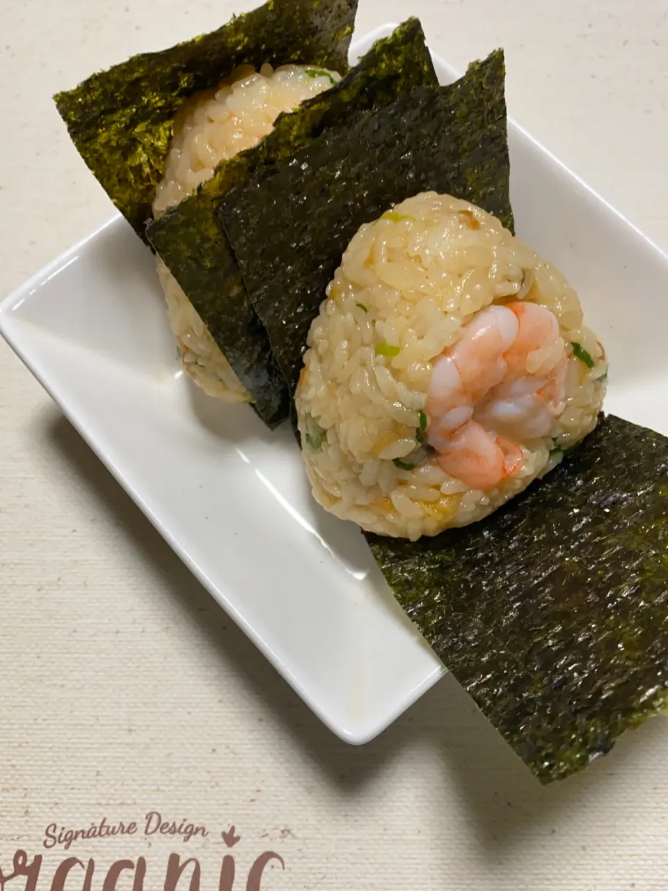 定番天かすおにぎり🍙エビをのせて天むす風に🦐|acoさん