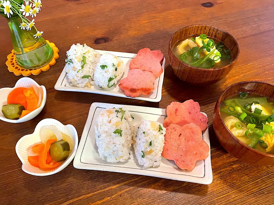 生姜と大葉のおにぎり、ピーマンのお味噌汁|ＭＡＲＵＥ家の食卓さん