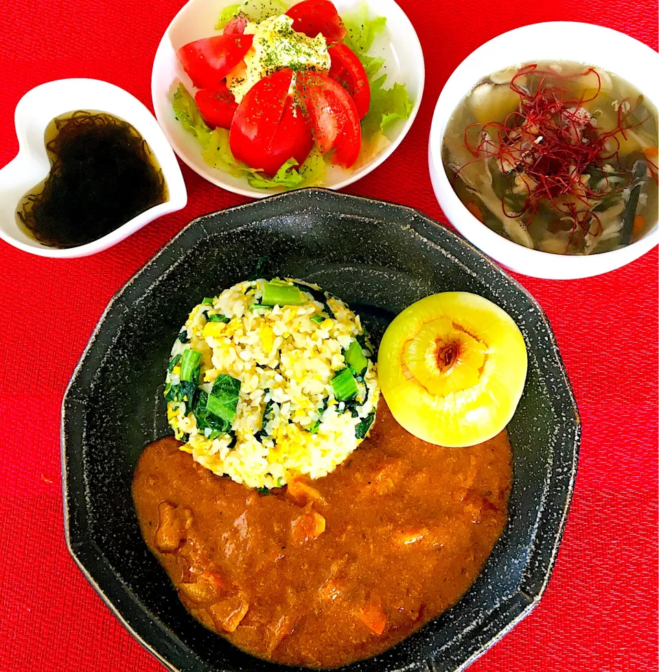 ハッピーモーニングセット💖ハッピースパイスチキンカレー🍛小松菜🥬卵の鶏ガラスープの素チャーハン😋玉ねぎゴロン笑笑😃皮付きのままレンチン4分🤗|HAMI69さん