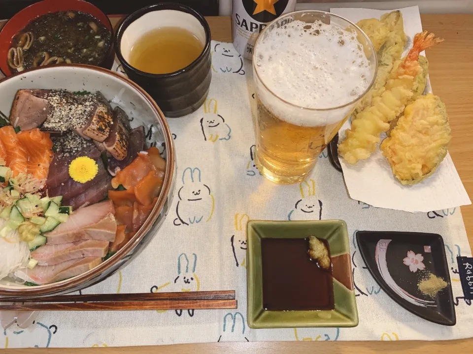 赤貝の海鮮丼とビール|駄菓子屋さん