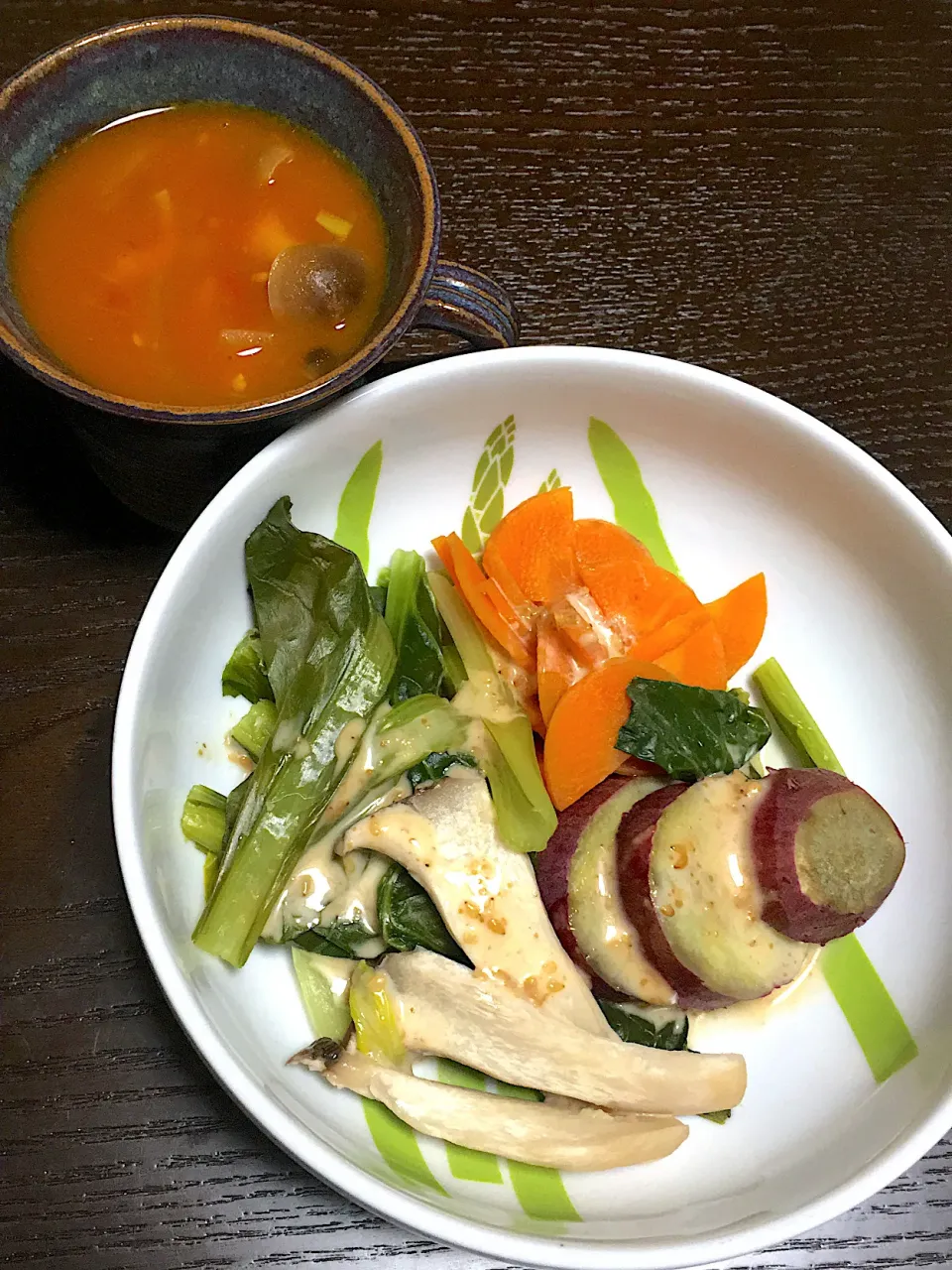 Snapdishの料理写真:蒸し野菜とトマトスープ🍅|emiさん