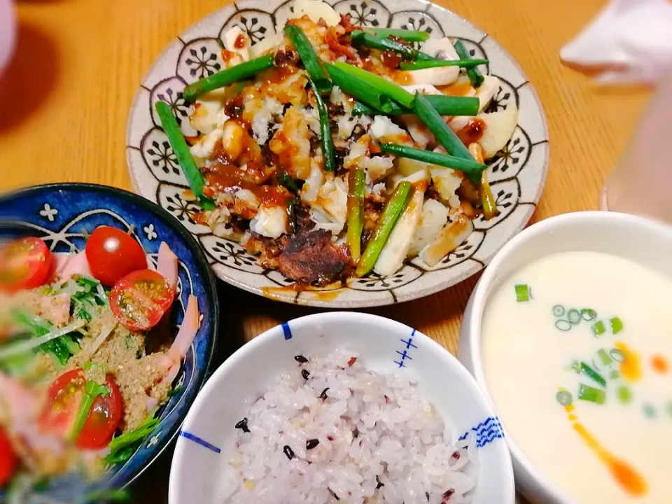 タラとじゃがいもとエリンギの味噌バター
トマト水菜ハムサラダ
豆乳豆腐スープ|いちみさん