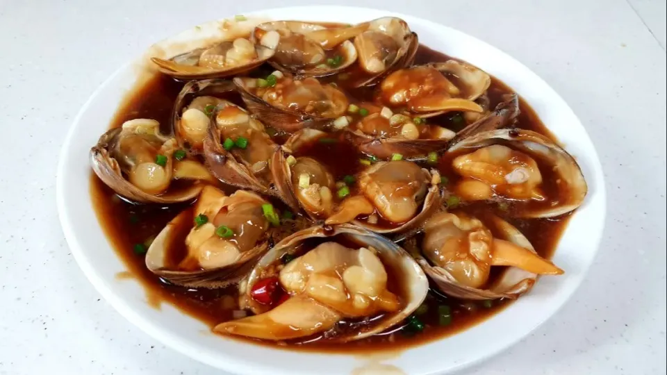 Snapdishの料理写真:豉汁炒蚬 - saute yellow clams in fermented black bean sauce|steven z.y.さん