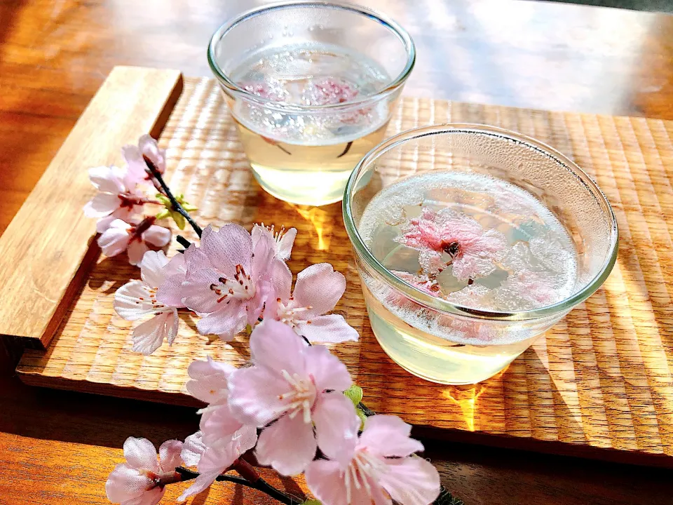 Snapdishの料理写真:⭐️3.23🥣手作りおやつ⭐️桜咲くシュワシュワゼリー♡|さとみさん