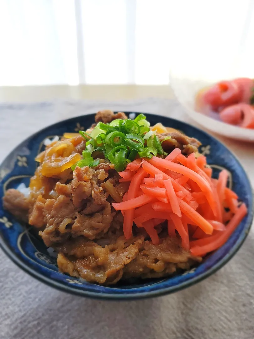 Snapdishの料理写真:【秒殺牛丼】
作るのも食べるのも秒殺
バズレシピ　
５分で出きる革命レシピ
レンジで|みるくここあさん