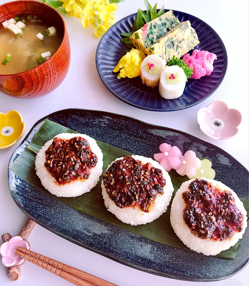 Snapdishの料理写真:🌸《赤みそ焼きおにぎり》🌸|ちゃべさん