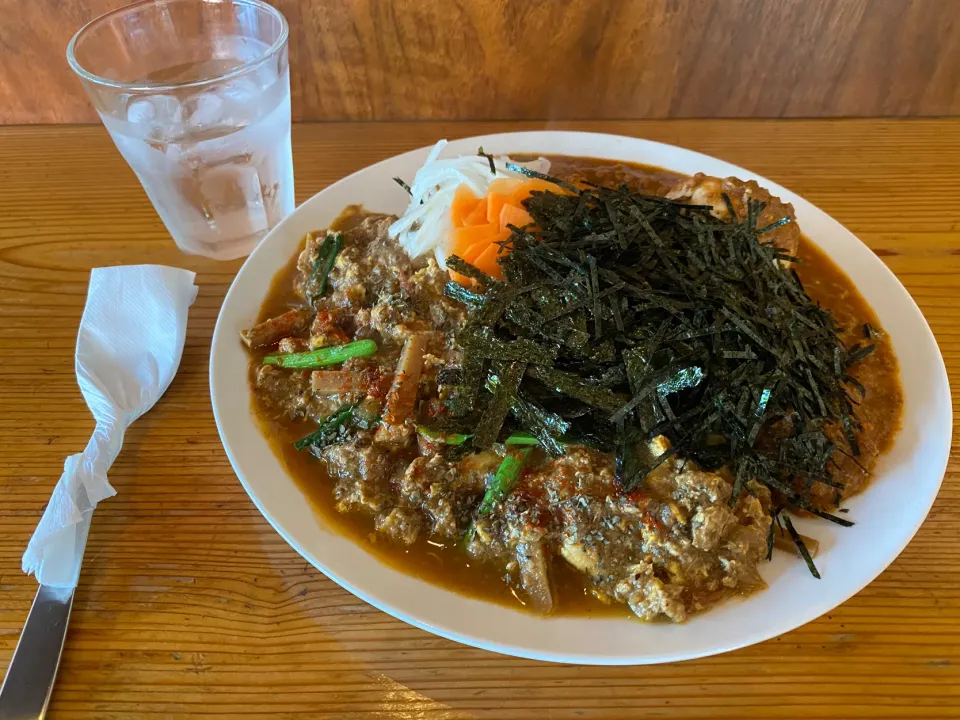 タイ風エビ玉と極辛キーマクラシックのりだくのあいがけ🦐🔥🍛味玉トッピング🥚ピクルスマシマシ🥒|buhizouさん