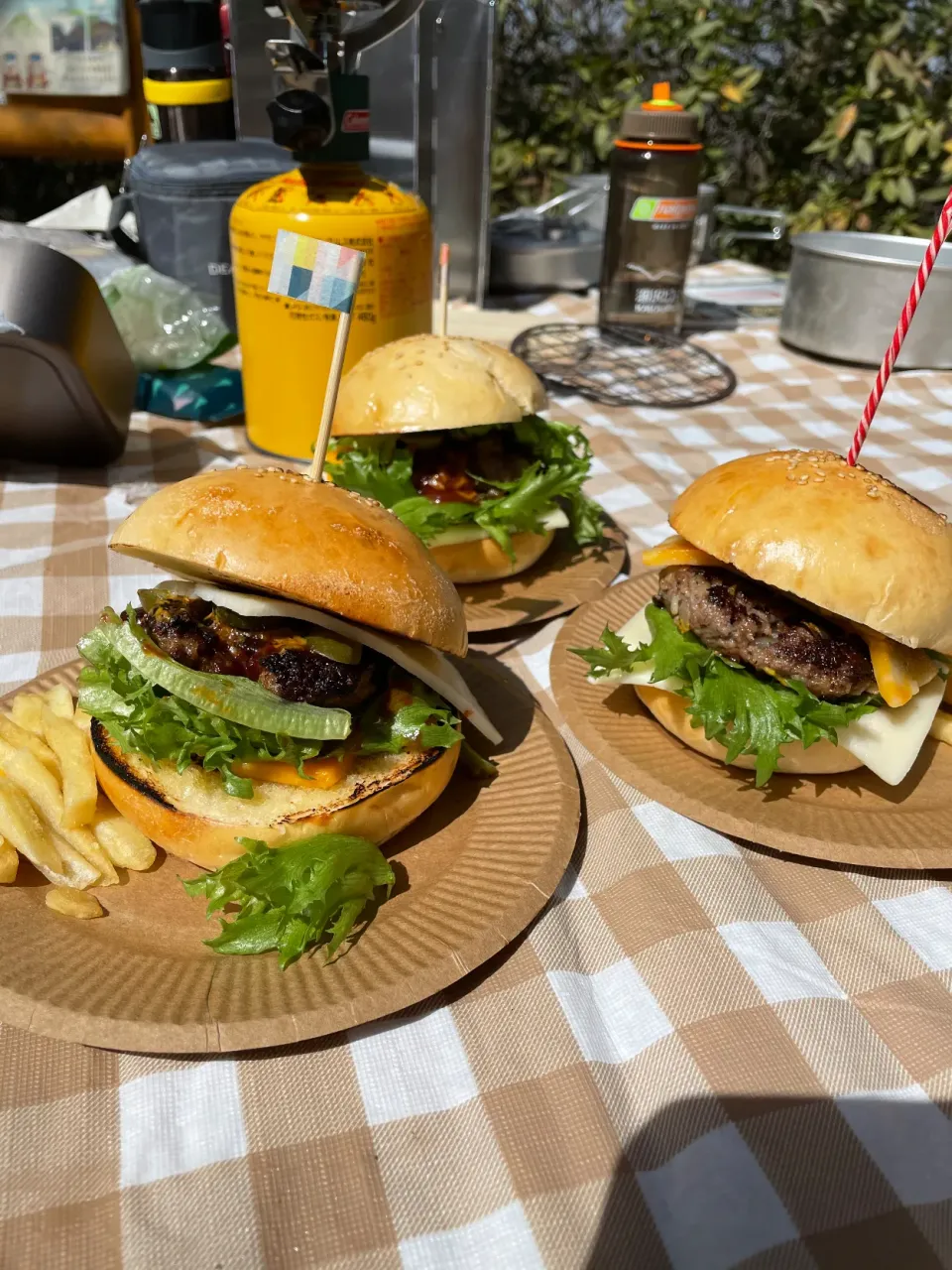 Snapdishの料理写真:山頂でハンバーガー🍔|tomoさん