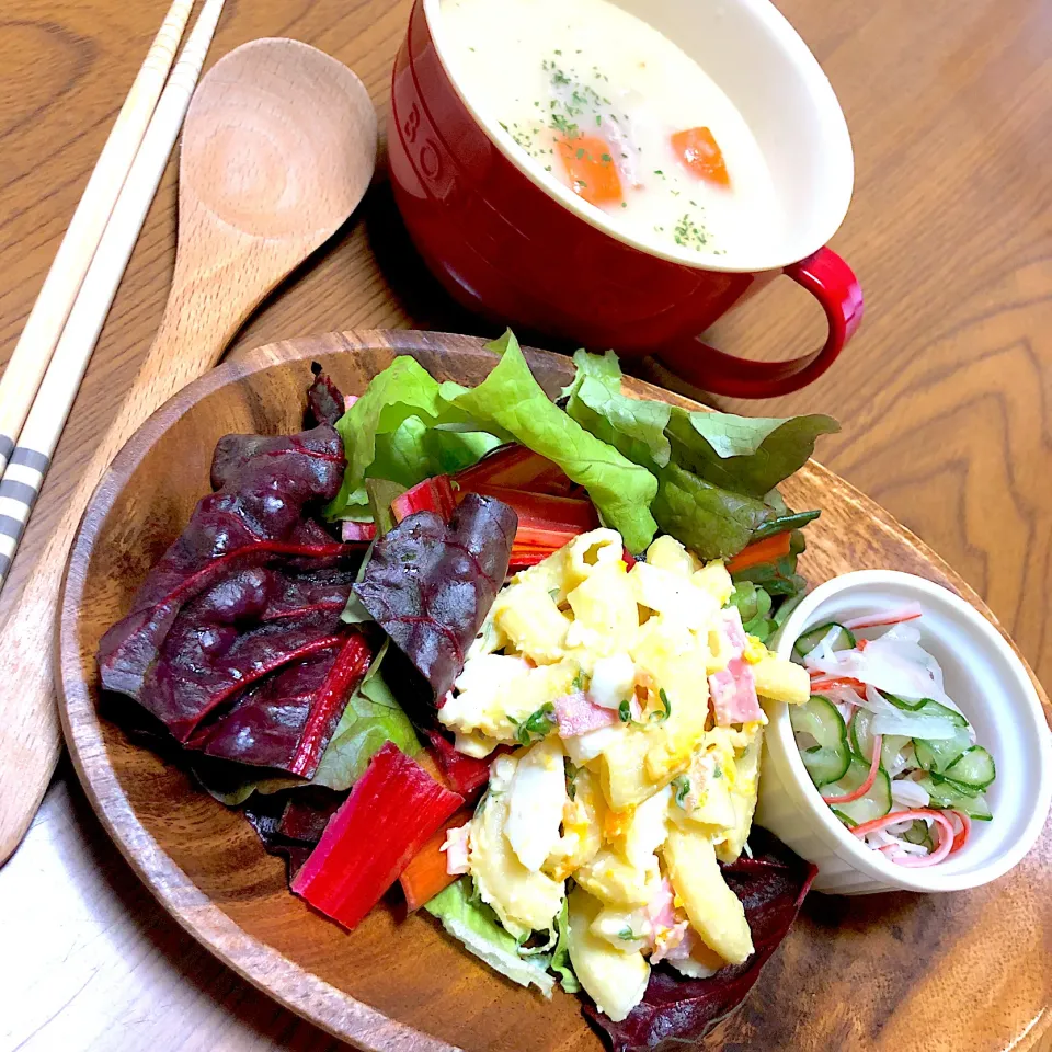 サラダプレートとホワイトシチュー🍴|理恵さん