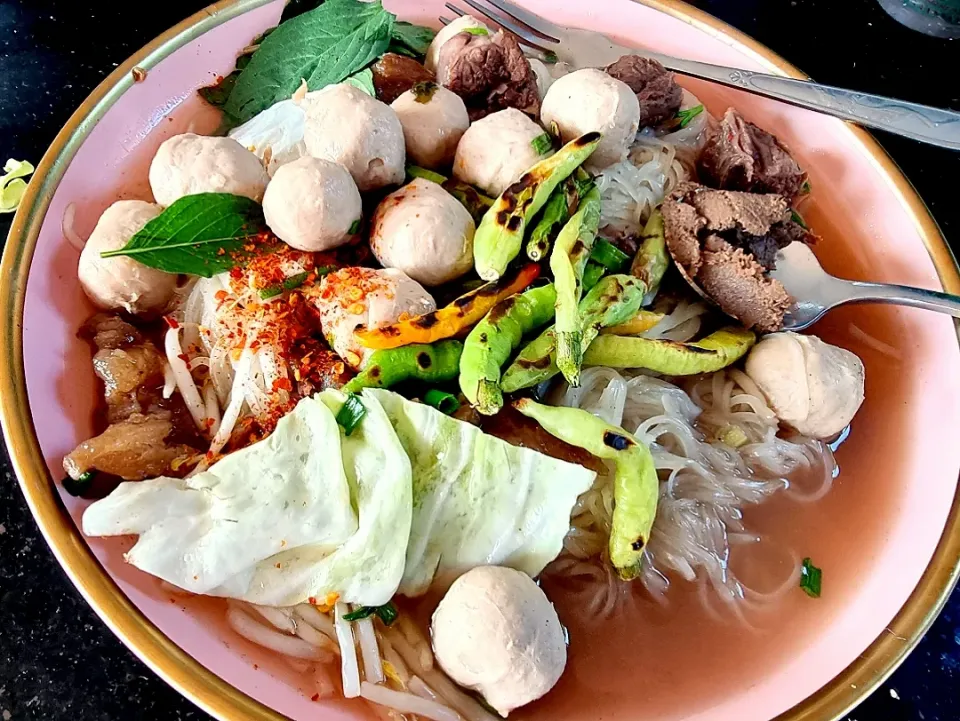 ก๋วยเตี๋ยวผักสดกะปิพริกจี่🥰😝😝🤪|....... 🍷🗽🍷さん