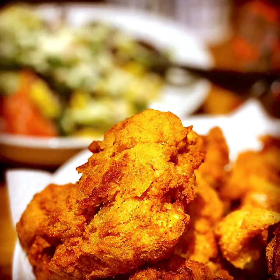 Crispy EFC ( Emanuel Fried Chicken) seasoned with Jerk Seasoning! With Avocado 🥑 & Tomato 🍅 Salad with Balsamic Vinegar & Sesame oil with Parmesan Cheese 
#fr|Emanuel Hayashiさん