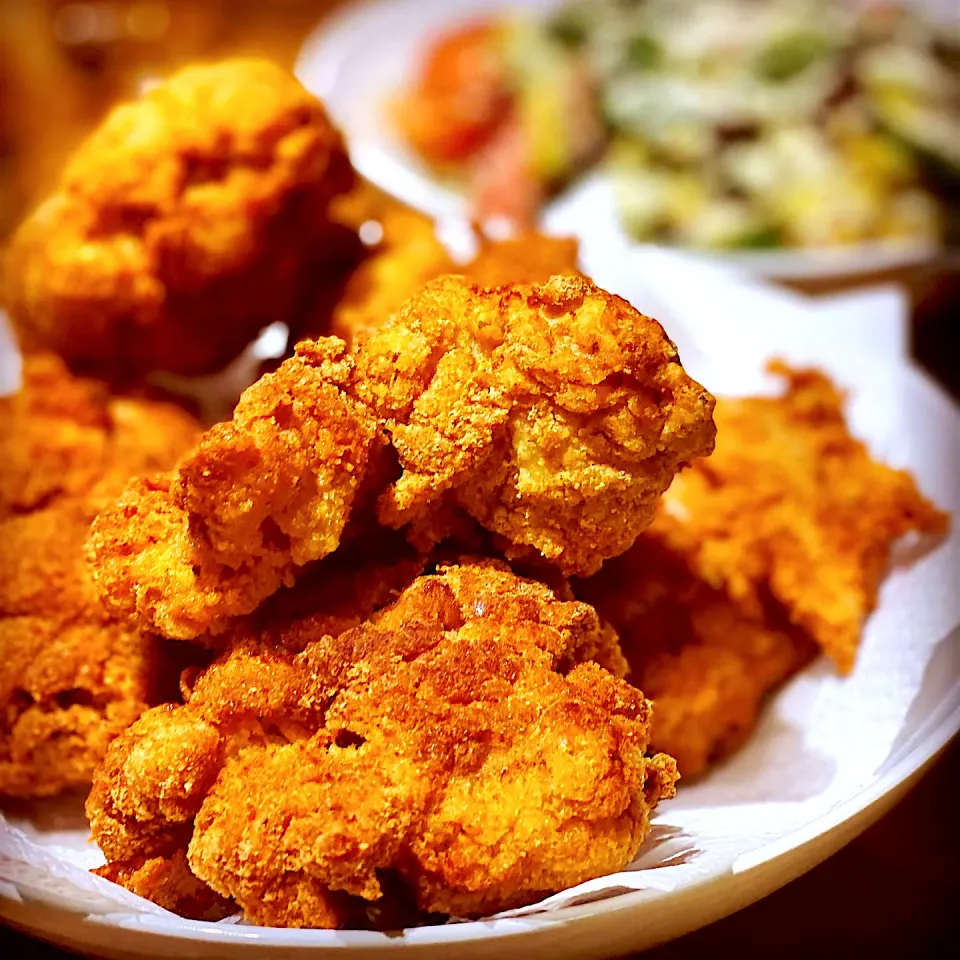 Snapdishの料理写真:Crispy EFC ( Emanuel Fried Chicken) seasoned with Jerk Seasoning! With Avocado 🥑 & Tomato 🍅 Salad with Balsamic Vinegar & Sesame oil with Parmesan Cheese 
#fr|Emanuel Hayashiさん