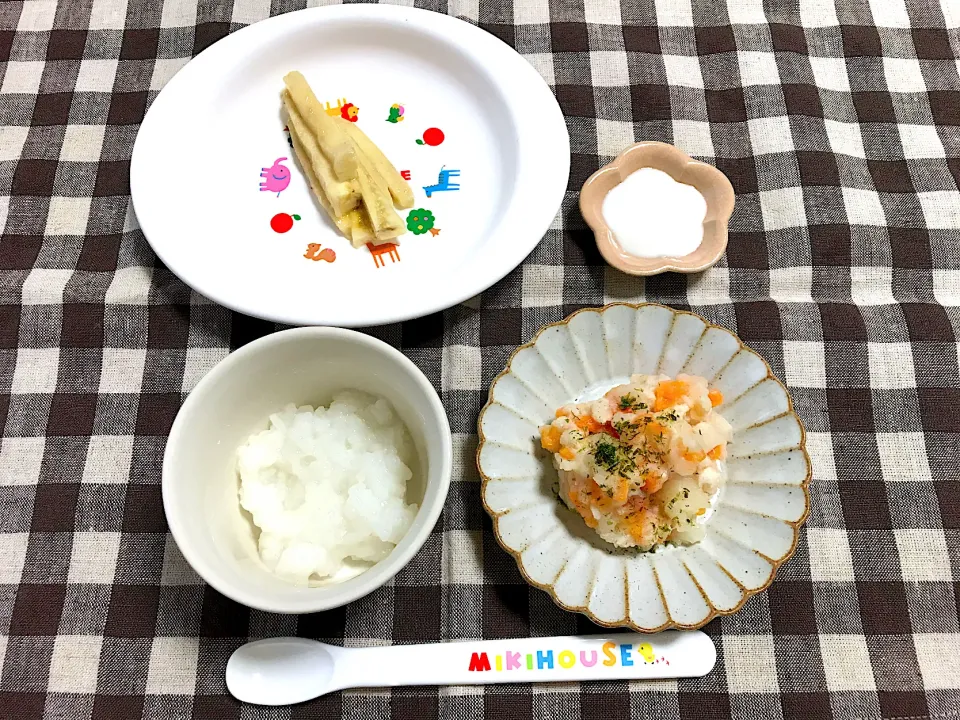 Snapdishの料理写真:【離乳食】鯛とじゃがいもの青のり風味、7倍がゆ、バナナ、ヨーグルト|sayaさん