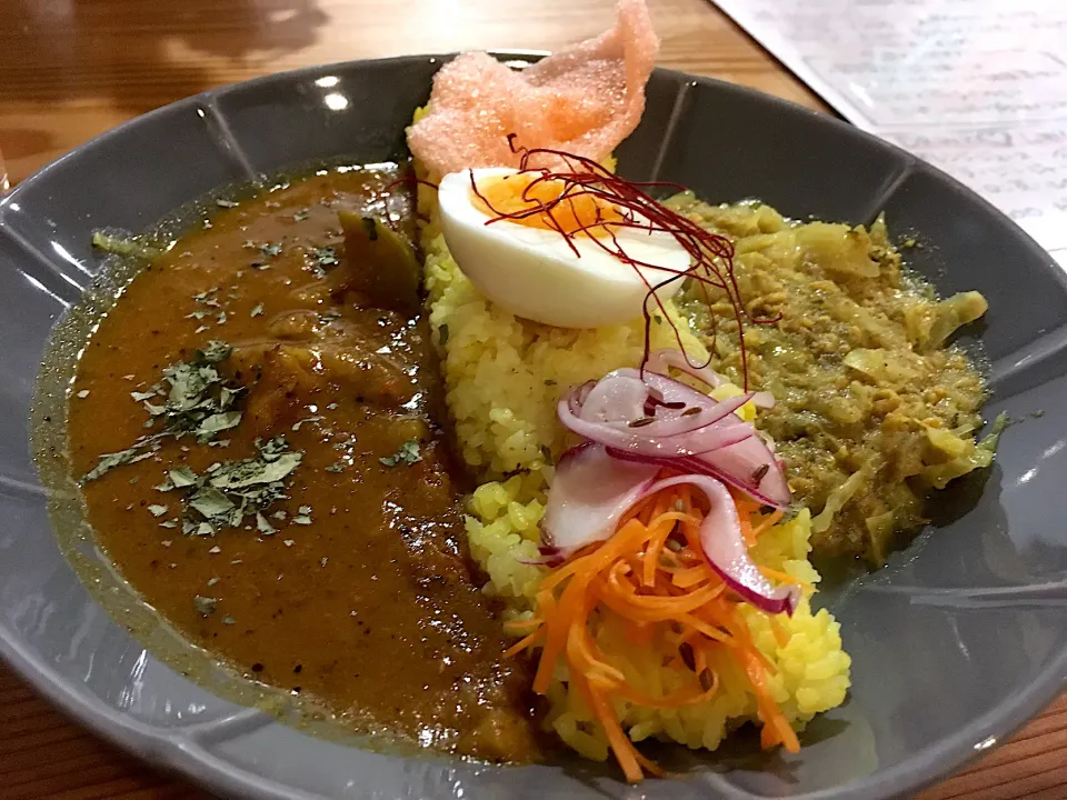 あいがけカレー（野菜たっぷりキーマ、トマトと茄子のカレー）|こいちさん