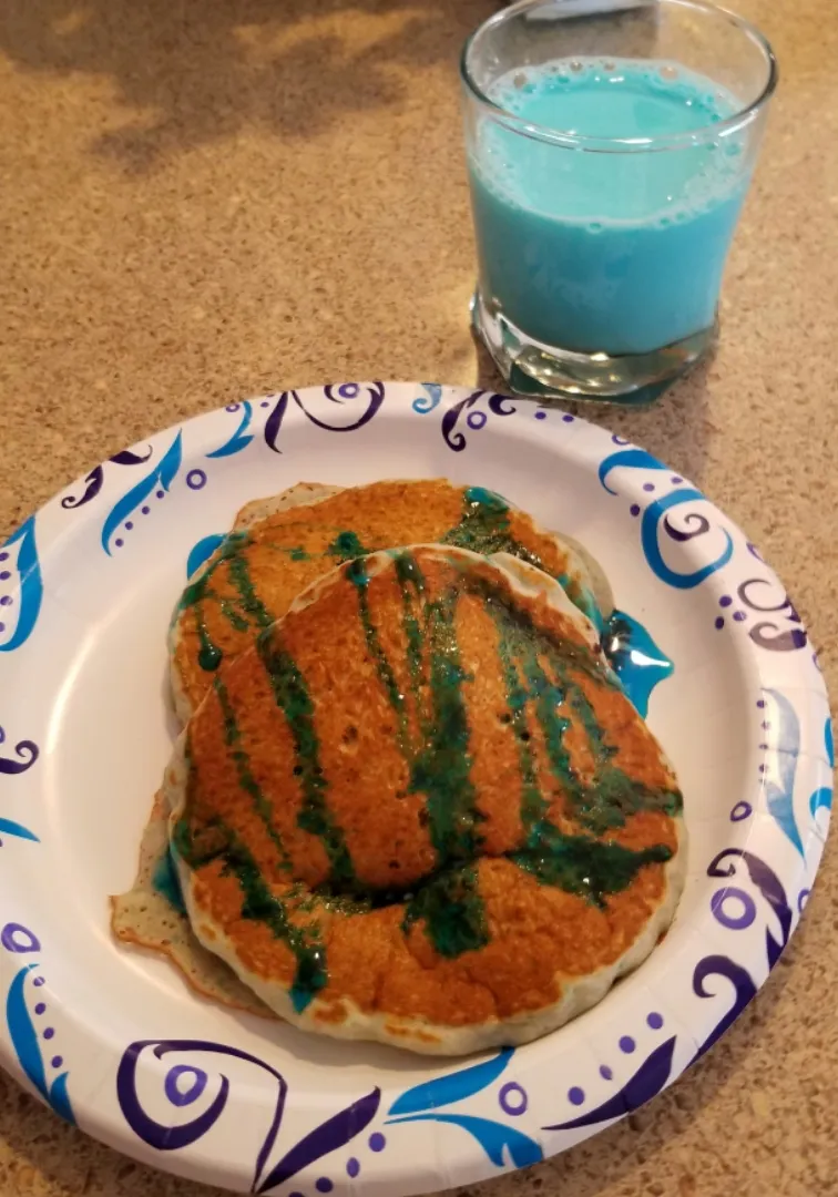 Snapdishの料理写真:Blue syrup on the pancakes with blue milk|Harlea Mariaさん