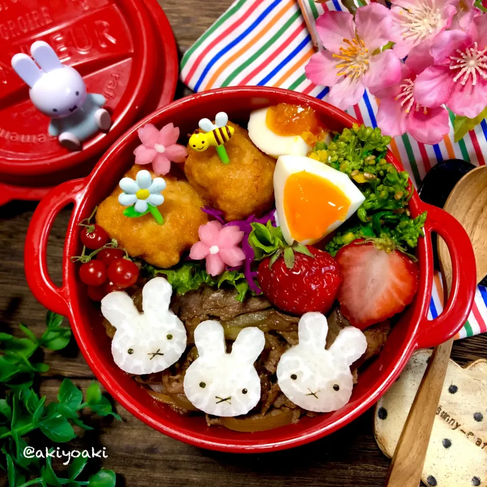 Snapdishの料理写真:ミッフィーちゃん牛丼弁当|Akiyoෆ¨̮⑅さん