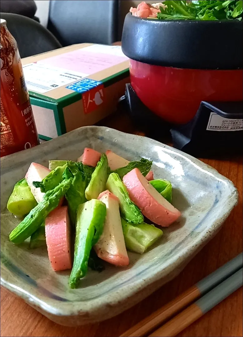 Snapdishの料理写真:つぼみ菜とかまぼこのﾏﾖｼｬﾝ炒め|まりおさん