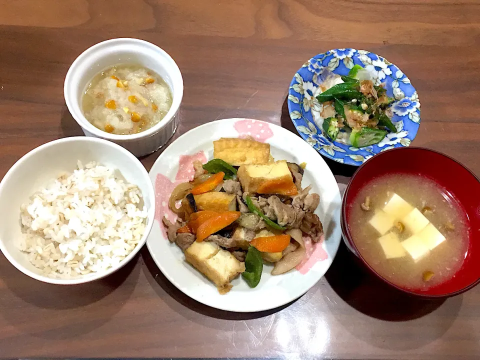 生揚げと肉野菜の味噌炒め 豆腐となめこの味噌汁 オクラのおひたし なめこおろし|おさむん17さん