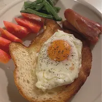 目玉焼きトースト|すずき🐼さん