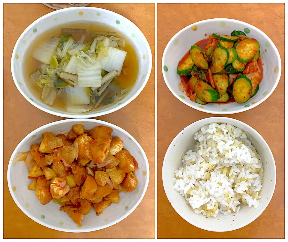 Today dinner: kimchi with cucumber, soup of chinese cabbage, karaage + fried potatoes with tomato soup and a cup of mix rice. Itadakimasu|MI 「いどりす」さん