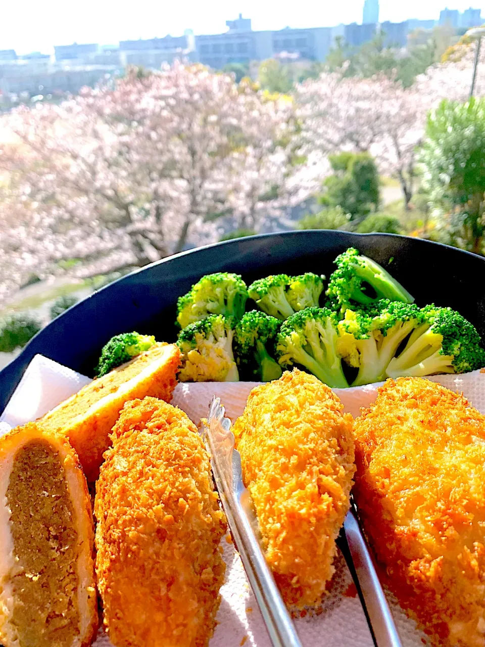 カレーからのリメイク讃岐カレー鍋底でカレーパンを作る満開桜🌸を見ながら|シュトママさん