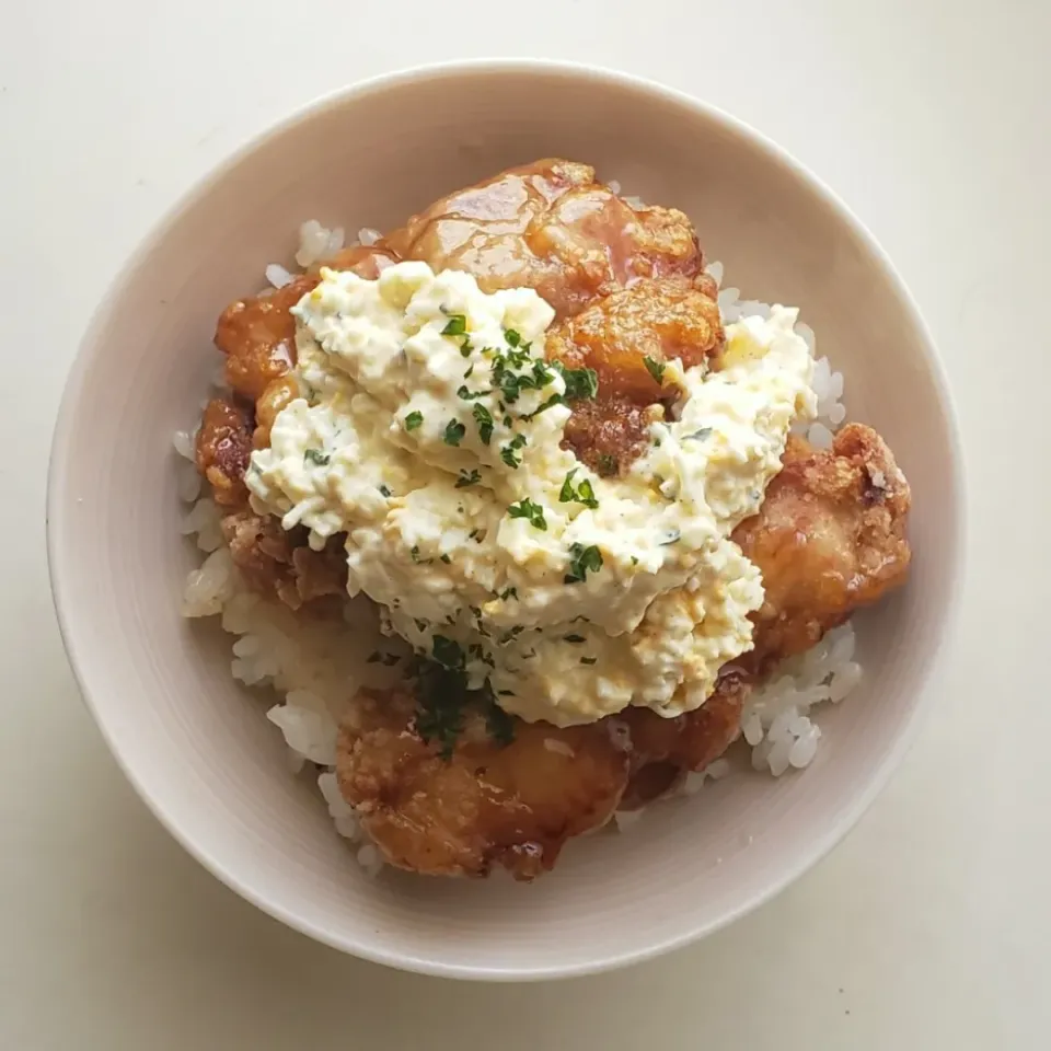 甘酢和えのから揚げ丼＊卵サラダのせ。|mi_neneco♪さん