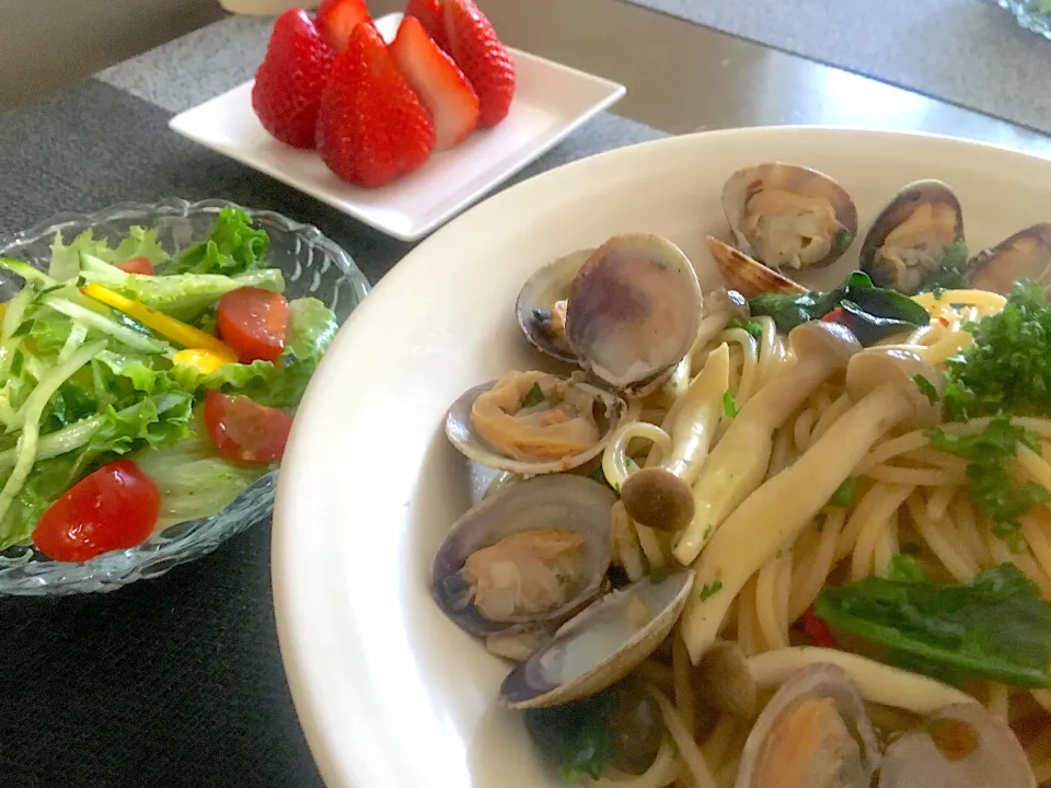 🐯息子と家ランチ🍴ボンゴレビアンコ🍝キノコ🍄とほうれん草入り🍓|🐯あんこたま🐯さん