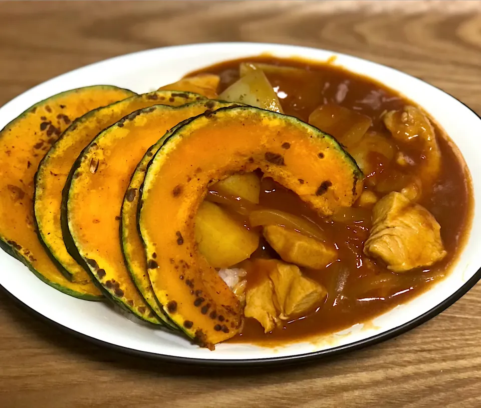 ☆焼きかぼちゃのせチキントマトカレー|まぁたんさん