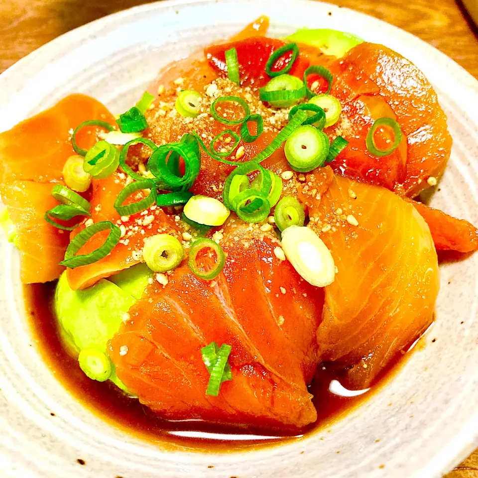 サーモンとアボカドの漬け🥑丼にはしませんでした🍀|まいりさん