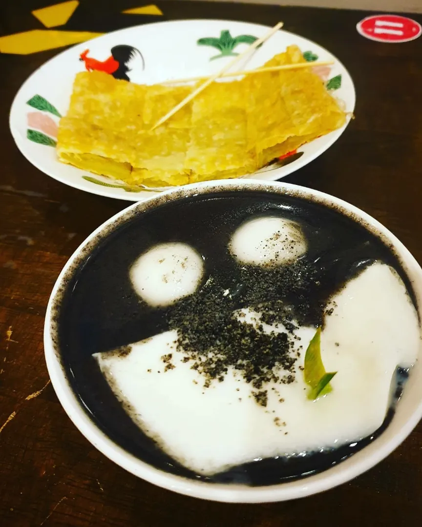 Pancake w/ Black Sesame Bean Curd |envymaqueenさん