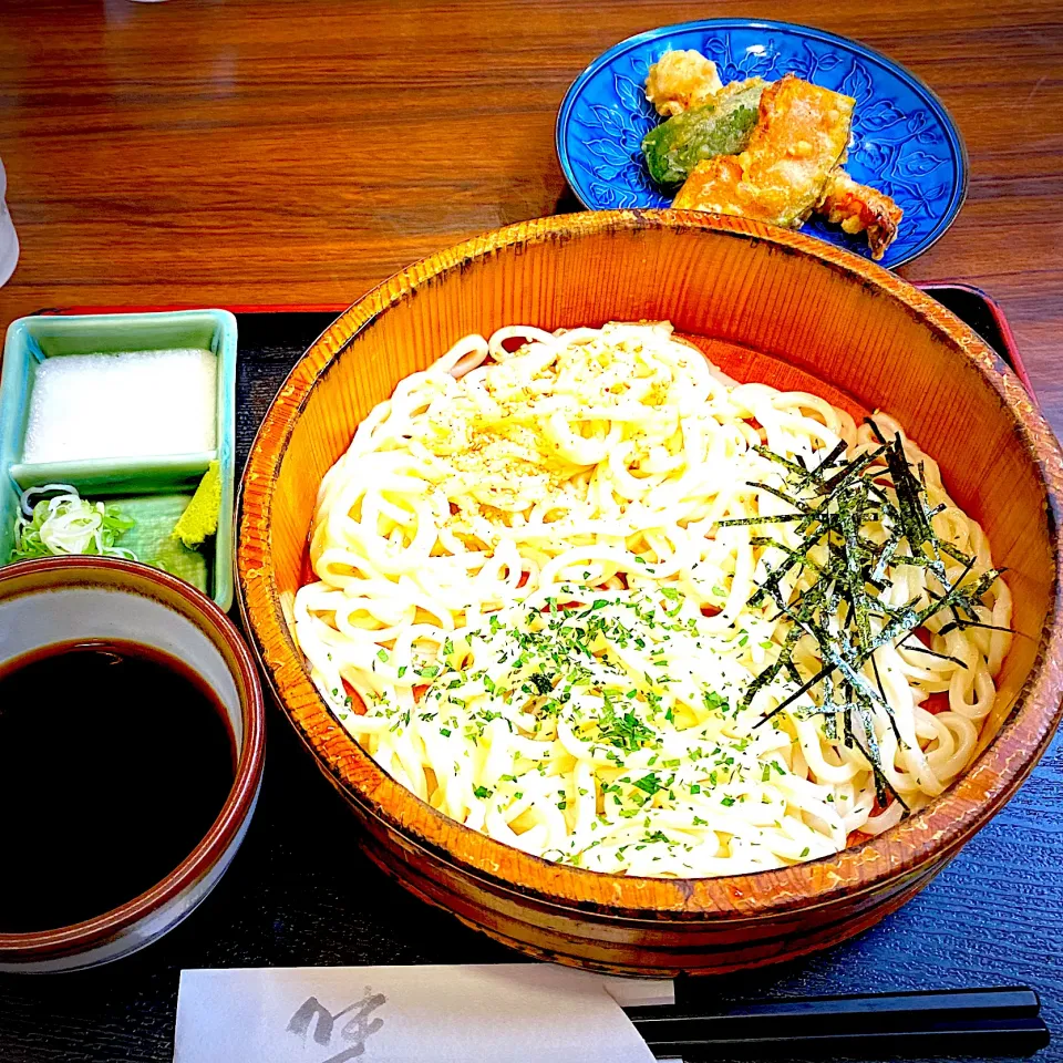 Snapdishの料理写真:たらいうどんと天ぷら|yakinasuさん